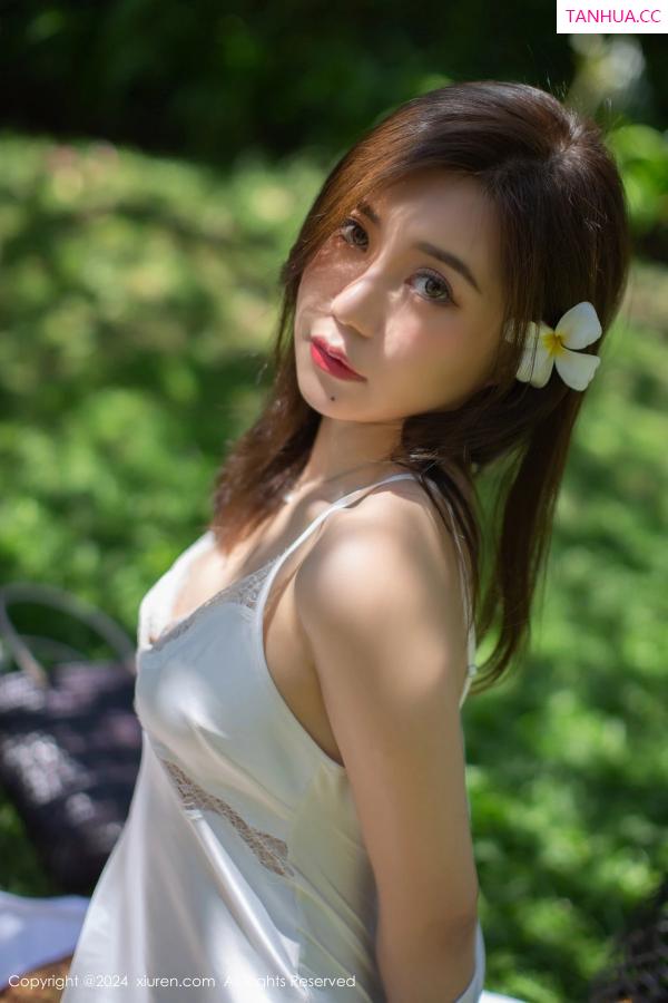 綺裡嘉 绮里嘉 [XiuRen]高清写真图 2024.03.19 No.8256 绮里嘉ula 美腿丝袜第9张图片